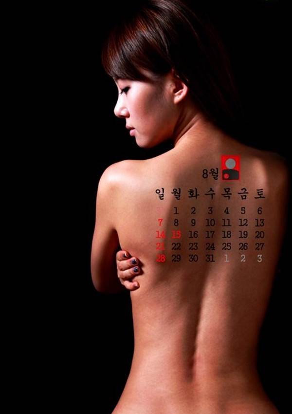 택시 김정민, 실오라기 하나 걸치지 않은 채 '파격 노출'