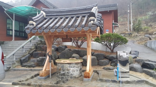 공주시 옛 우물, 전통 한옥모형으로 복원