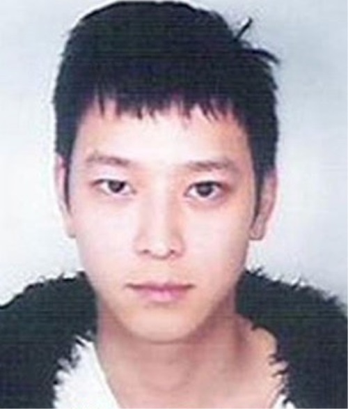 YG와 전속 계약 강동원, 증명사진에서도 굴욕없는 '자체발광'외모 여심 자극