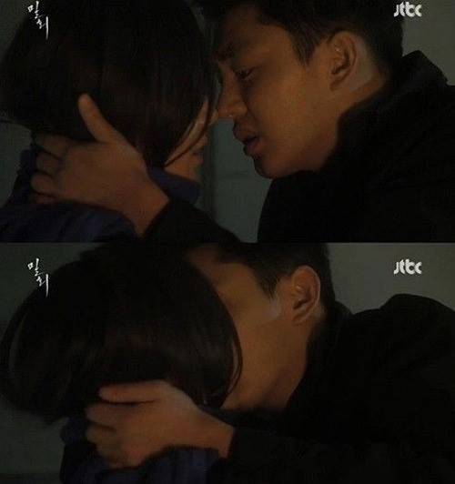 육룡이 유아인, ‘갑자기 그녀의 목덜미를 사로 잡더니…입술 씹을 기세’