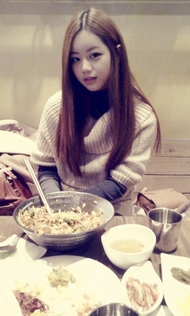 응팔 포상휴가, ‘혜리 긴 생머리 젖살 덜 빠진 새초롬한 표정…이게 언제야?’
