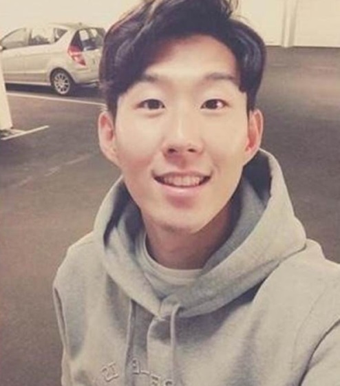 손흥민 향한 인종차별 댓글 재조명 "눈 다 뜨고 플레이하라"