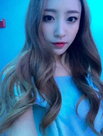 골든디스크 EXID 하니, ‘블루컬러 늘어뜨린 웨이브 엘사가 따로 없네…겨울왕국인 줄?’