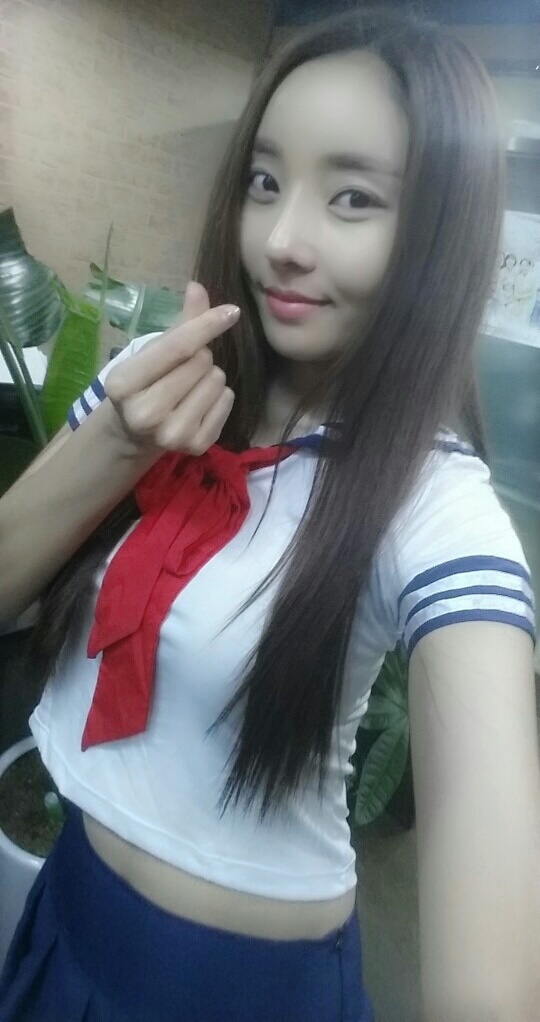 이현지, 세일러 복 입고 명품 몸매 공개 '깜짝'