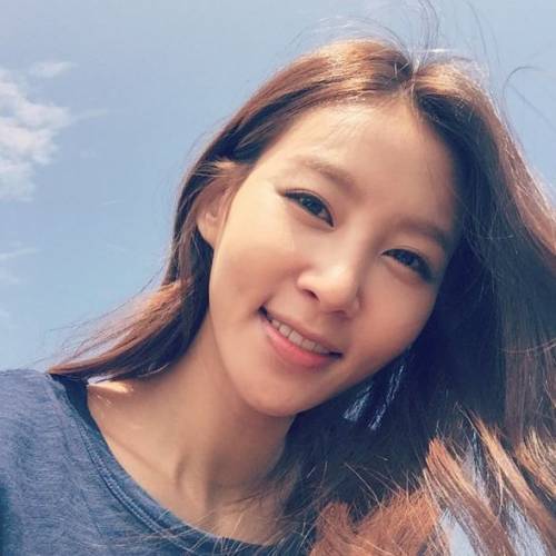 김정민, 하늘 아래 눈부신 미모 '사랑스러워'