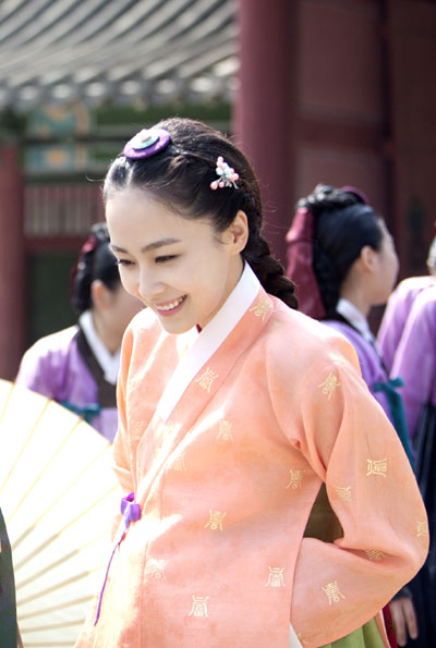 홍수현 키이스트와 재계약, 단아하게 대례복 입은 연현왕후 자태 이런 느낌?