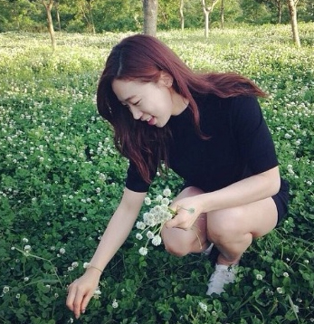 이미도 결혼, ‘입은 듯 만 듯한 복장에…꽃밭에서 한 짓은?’