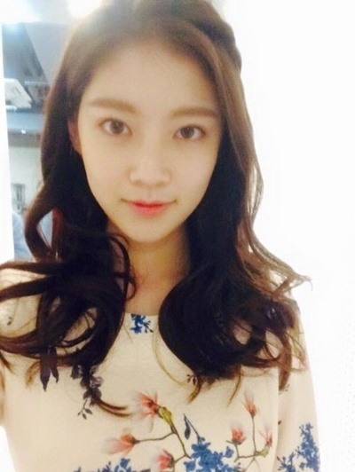 육룡이 나르샤 공승연, 꽃무늬 의상…찰랑찰랑 웨이브 머리 늘어뜨린 채 청순폭발