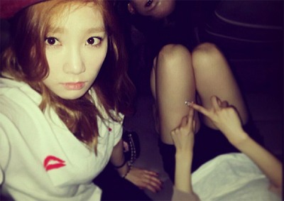 태연 첫 주자, 무심한 그녀 사이로 눈 빼꼼 늘씬 기럭지 멤버 누구?’