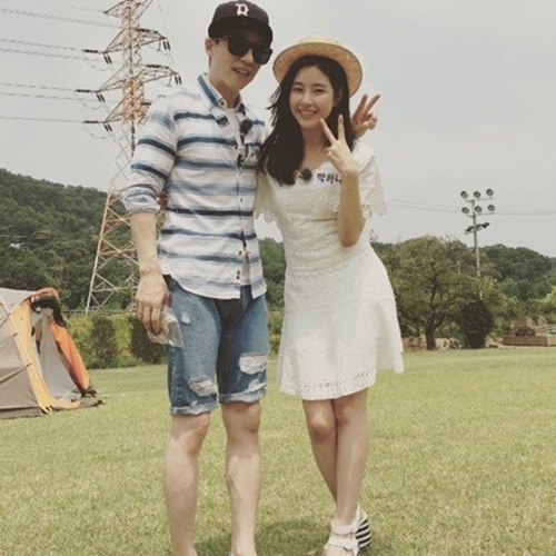 박하나, 걸그룹 울고갈 상큼 셀카 '눈길'...옆에 누구?