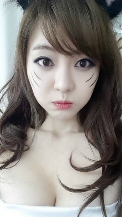 서유리, 긴 머리 늘어뜨린 채 고양이 머리 띠..흘러내릴 듯 튜브탑 '헉'