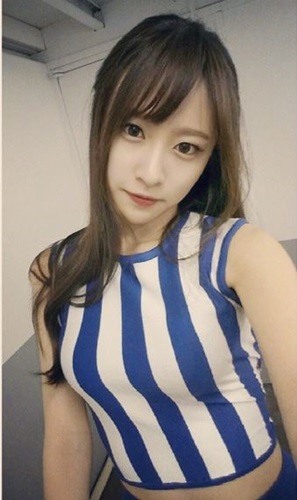 3대 천왕 하니, ‘뽀얀 뱃살이 빼꼼 드러난 민소매 티 입고 새초롬한 표정’