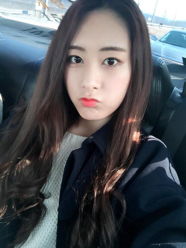 서프라이즈 와썹 우주, 셀카 속 돋보이는 미모 과시