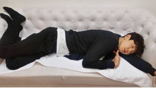 런닝맨 이광수, 잘 때도 예능 본능? "기린 같아"