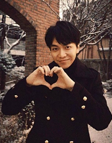 이승기, 사랑스러운 손 하트 "사랑해요"