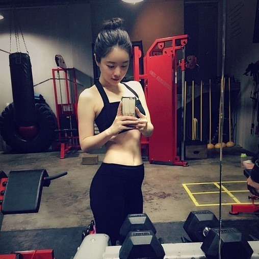 홍수아, 거의 상의실종 하드탑…어금니 꽉 물어!?왜?