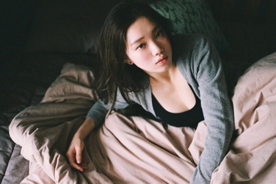 치즈인더트랩 이성경, 침대 누운채 '청순 베이글' 매력 과시