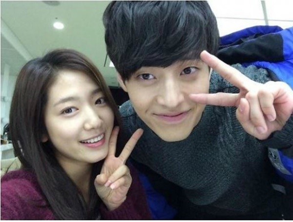 좋아해줘 강하늘, 박신혜와 얼굴 맞댄 채…다정폭발 연인포스