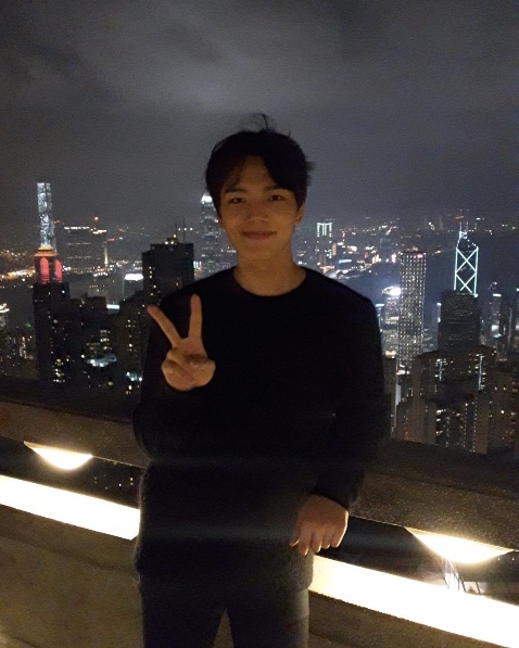 졸업 여진구, 노안 굴욕? "스태프가 담배 피자며..."