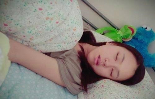 쯔위, 자는 모습도 여신?..."룸메이트 귀엽죠"