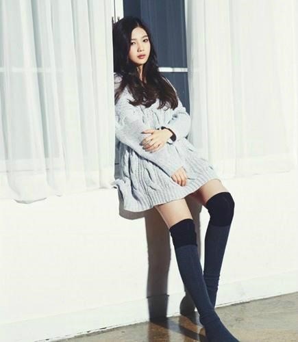 우리 결혼했어요 조이, 극세사 11자 각선미...'인형 미모'