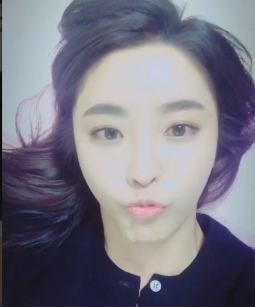 정유미, 입술 쭉 내민 채 ‘물광 피부’ 사진 보니