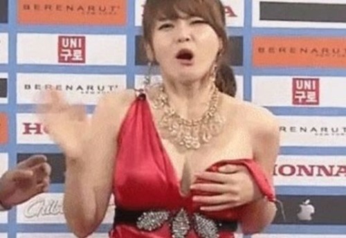 서유리 강타 팬, 드레스가 흘러내린다? ‘당황한 표정’ 시선 고정