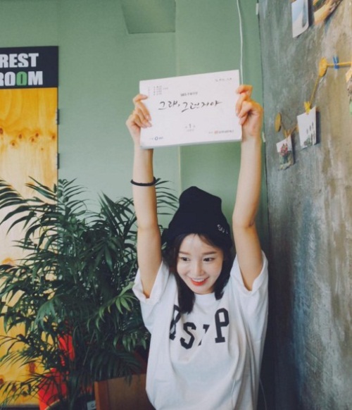 남규리, 두 손 번쩍들고 '청순가련' 미녀 입증