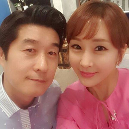 한영, 김상중과 다정한 투샷 ‘의외의 친분’