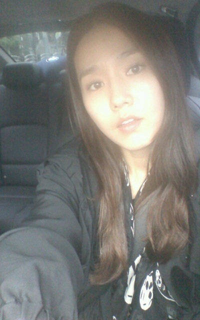 이진 결혼, 긴 머리 늘어뜨린 채…비 오는 날 자체 포토샵 가동?
