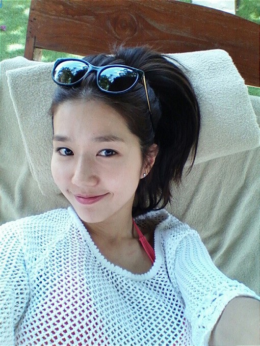 이진 결혼, 속살이 훤히 드러난 망사 걸치고…선글라스 위에 올린 채