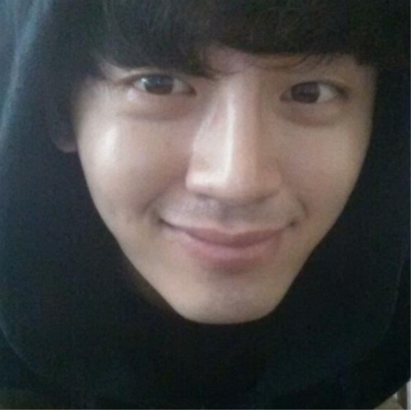 육룡이 나르샤 이신적, 후드 뒤집어 써도 빛나는 외모 눈길 '트윙클'
