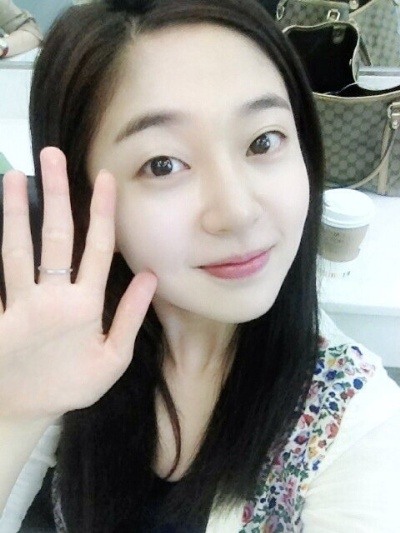 윤현민 백진희 열애설, ‘허연 백옥 피부 드러내며 형광등 100개 급 미모’