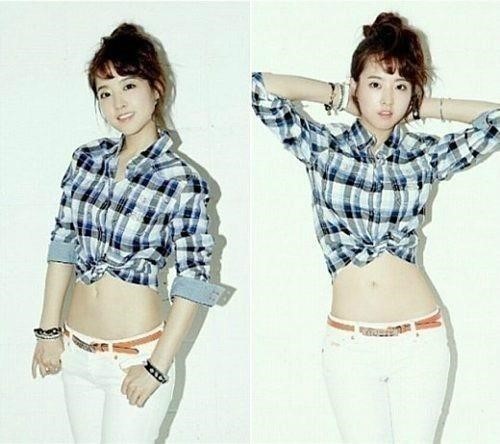 위키드 박보영, 셔츠 밑단 묶어 한줌 개미허리 과시한 화보 보니?