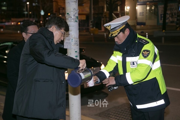 이상식부산경찰청장이현장직원과의소통행보를하며활기찬부산경찰만들기에나서고있다.(사진제공=부산경찰청)