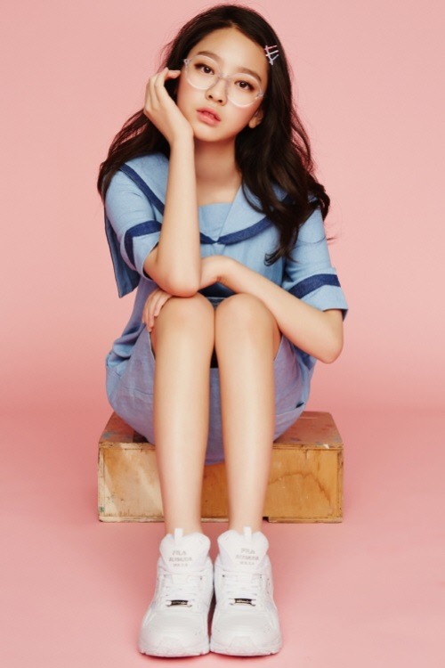 해피투게더 이수민, 수수하게 머리 늘어뜨린 채 동그란 안경쓰고..소녀미 물씬