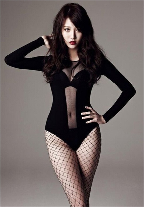 테이스티로드 유라, 블랙 망사스타킹 섹시화보 '아찔+요염'
