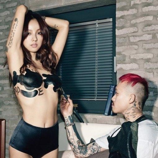 이효리 근황, 바디 페인팅으로 가린 가슴 '아찔'