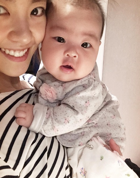 이윤지, 붕어빵 딸과 행복한 일상 공개 "꽃 단 아기씨"