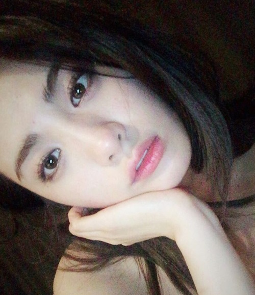 나나, 초근접 셀카 '무결점 도자기 피부'