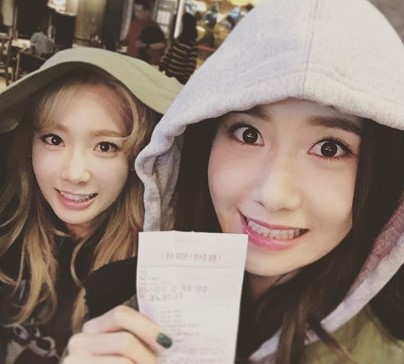 윤아, '탱언니, 종종 외출합시당'...일반인 놀이中?