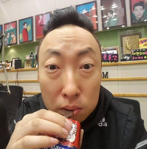 박명수, 코믹 홍삼 먹방...“살려구”