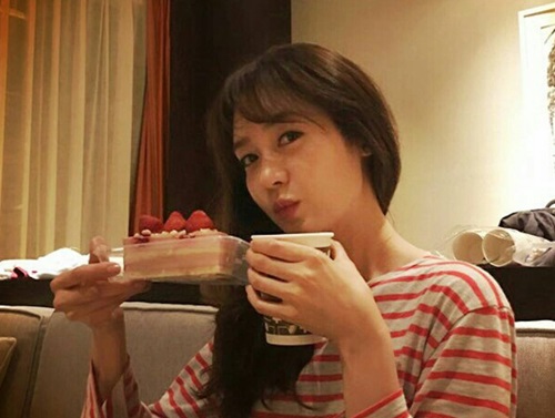 성유리, 강지환 선물 인증 '돋보이는 청순 미모'