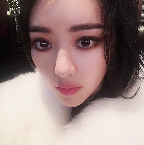 홍수아, 초근접 셀카 '인형이 따로 없네'