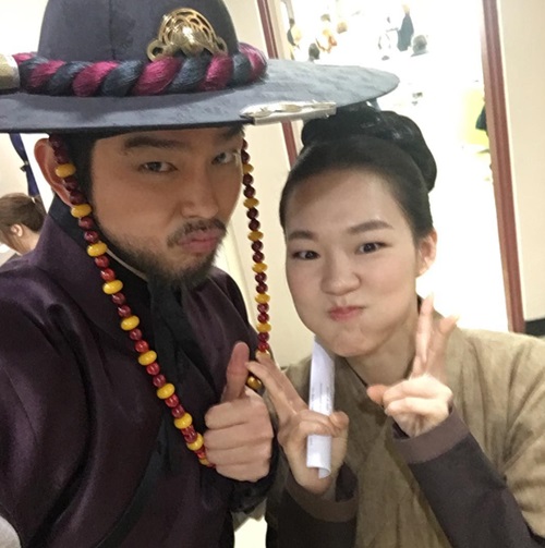한예리 윤균상, 볼 빵빵 귀요미 셀카 "내가 제일검이야 흥"