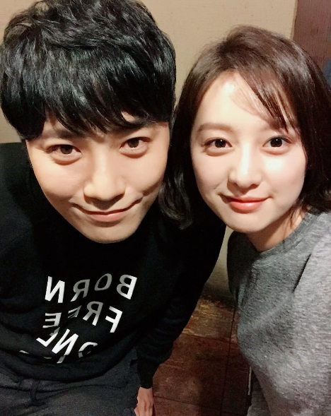 김지원, 츤데레 진구와 본방 사수 독려 '상큼한 꽃미모'