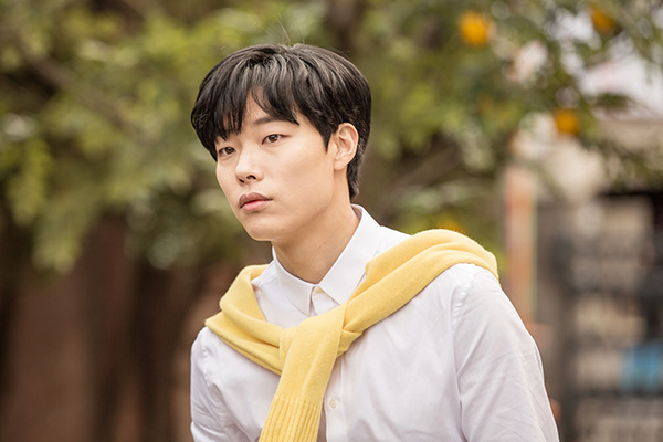 류준열, 음대 훈남 선배로 완벽 변신…김유정과 풋풋한 케미
