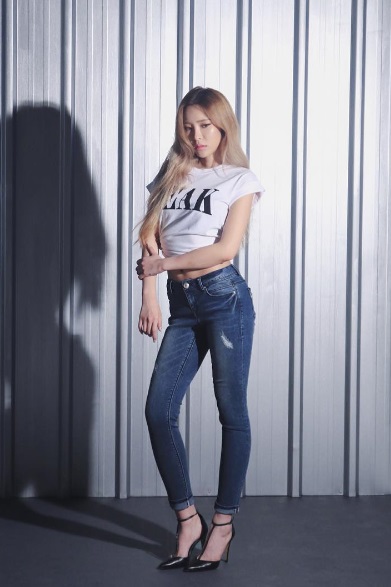 헤이즈, 완벽 스키니핏 "내 생애 첫 힐"
