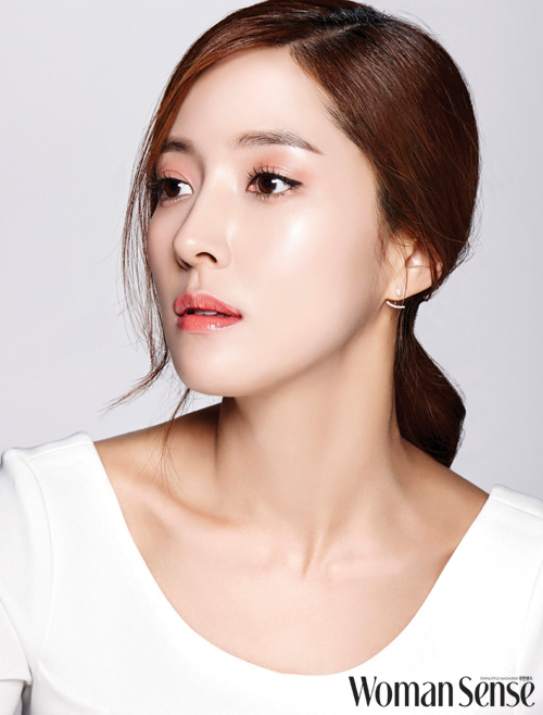 왕빛나, 팜므파탈 뷰티화보 공개...'고혹미+러블리'