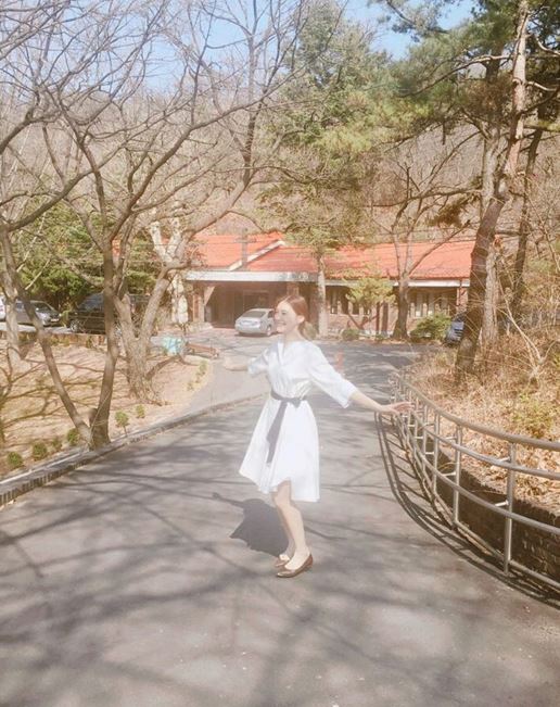 차예련, 햇살 만끽하며 화사한 미모 과시